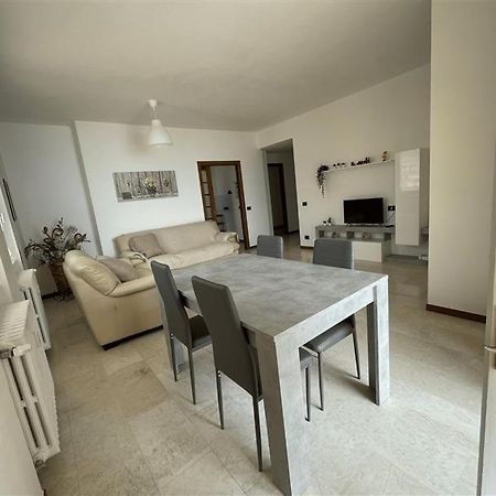 Iseolakerental - Casa Pluto Lovere Bagian luar foto